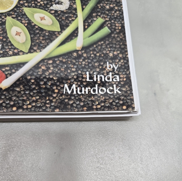 A Busy Cooks Guide to Spices by Linda Murdock - Picture 3 of 4